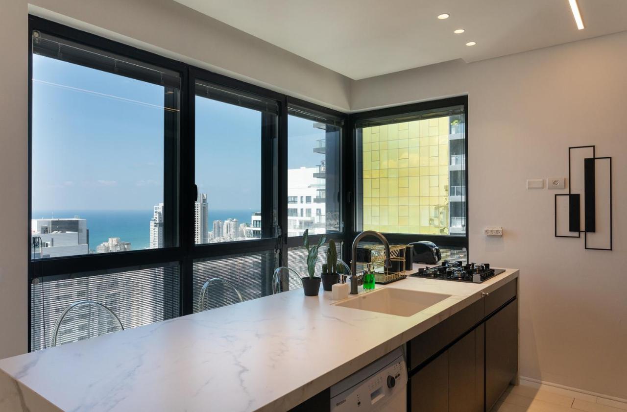 Yalarent Sea-Breeze Penthouse With Jacuzzi Apartment Bat Yam Exterior photo